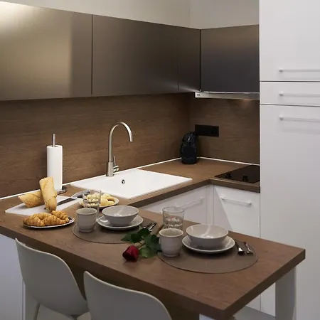Thalpos 1 Apartment